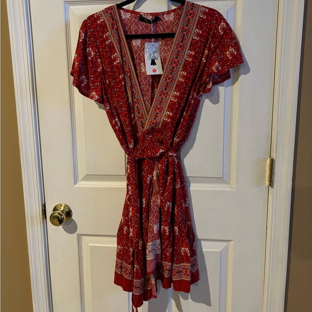 Women’s V-neck wrap summer floral dress, new with tags perfect for you